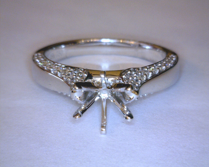 18K WG DIAMOND ENGAGEMENT RING