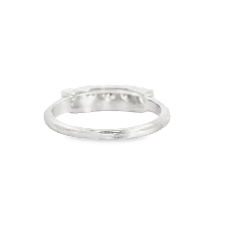 14K WHITE GOLD DIAMOND RING