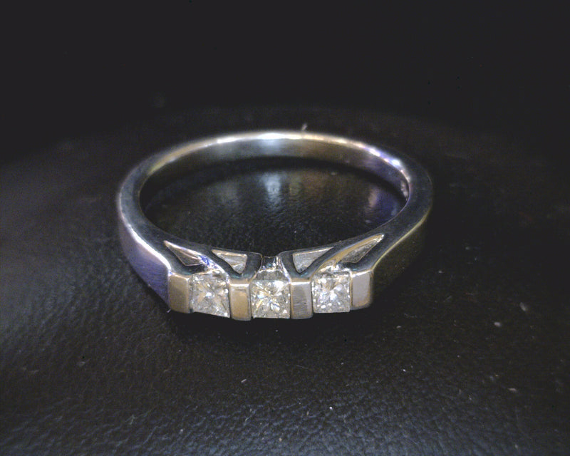 14K WG DIAMOND BAND