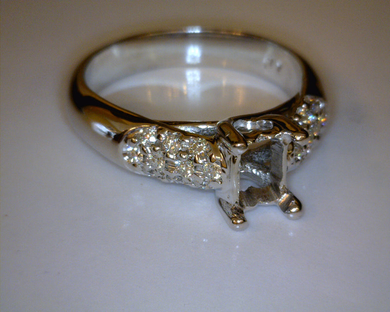 14K WG DIAMOND ENGAGEMENT RING