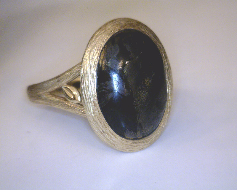 14K YELLOW GOLD ONYX RING