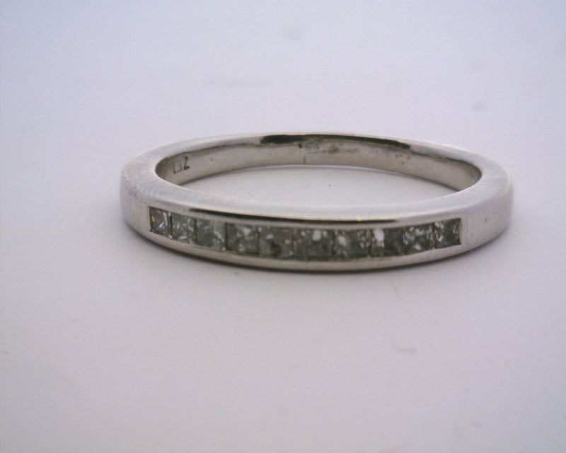 14K WG DIAMOND BAND