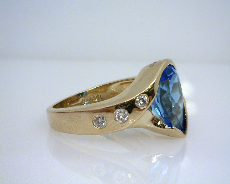 14K YELLOW GOLD TOPAZ/DIAMOND RING