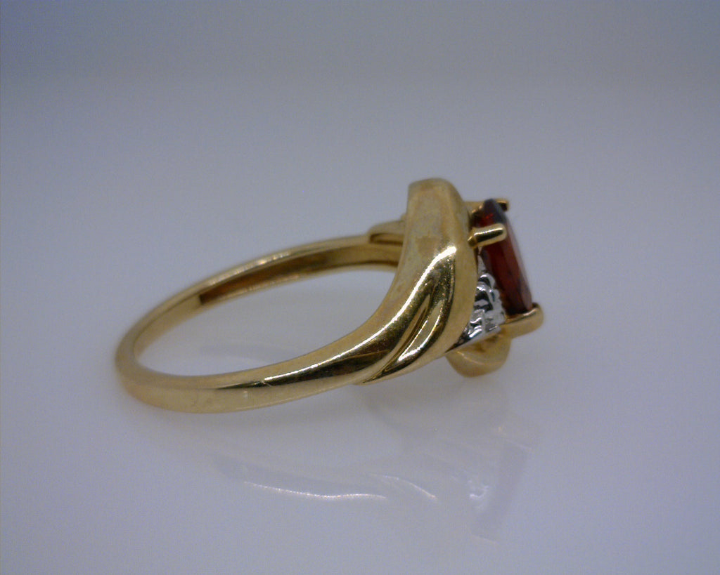 10K YELLOW GOLD GARNET/DIAMOND RING