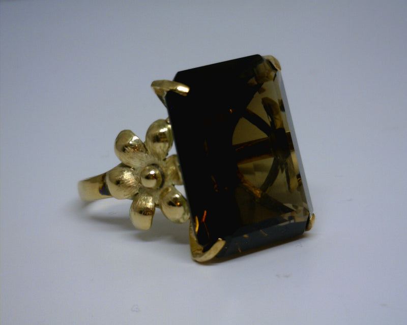 14K YELLOW GOLD QUARTZ RING