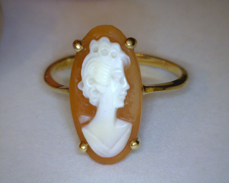 14K YELLOW GOLD CAMEO RING