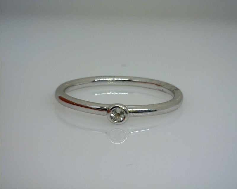 10K WG White Topaz Stackable band